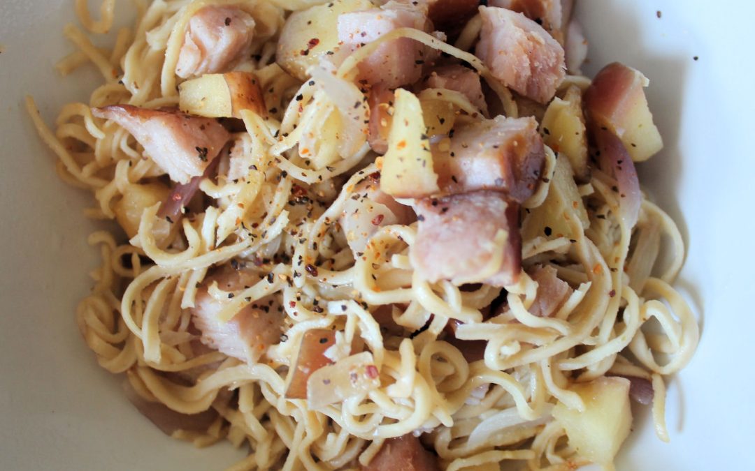 Kasslergryta med äpplen, grön curry och bönpasta (mjölkfri)