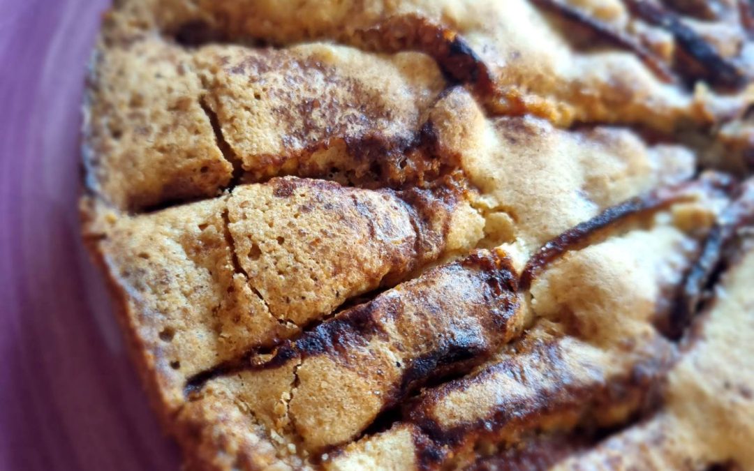 Mjölkfri äppelkaka med kolasås