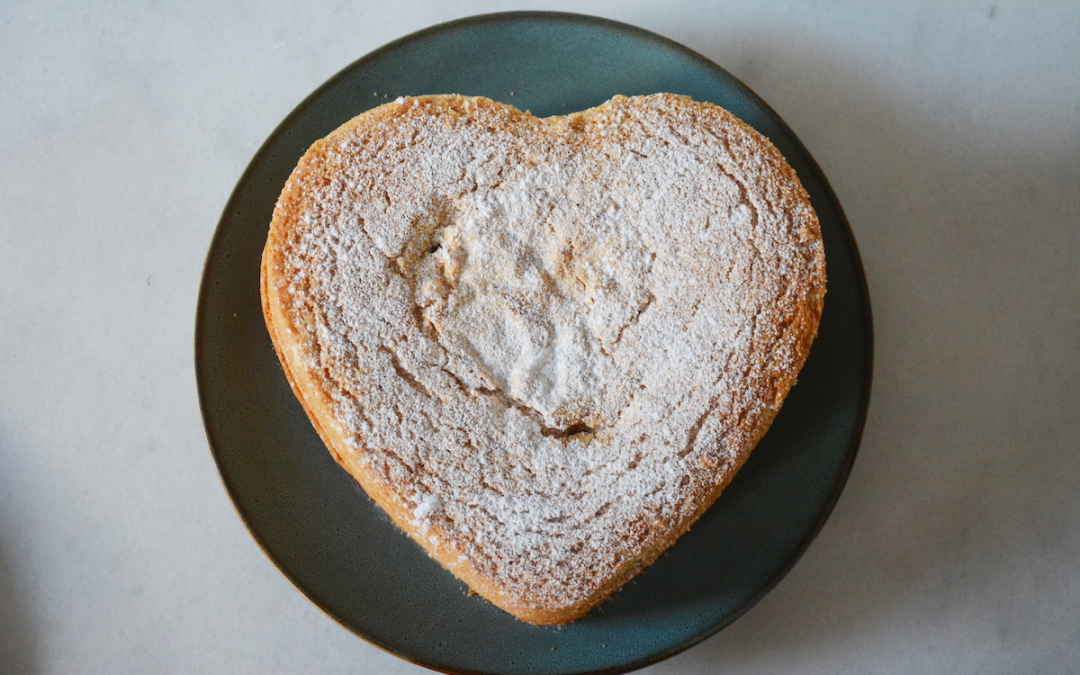 Sverigekaka med kanelbullefyllnig