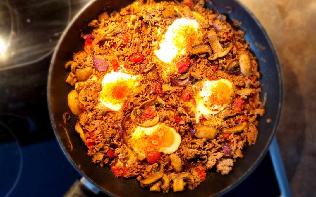 Köttfärspanna med ägg
